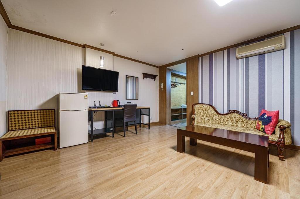 Hotel Olympic Чханвон Экстерьер фото