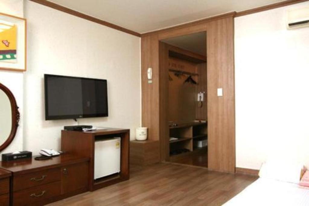 Hotel Olympic Чханвон Экстерьер фото