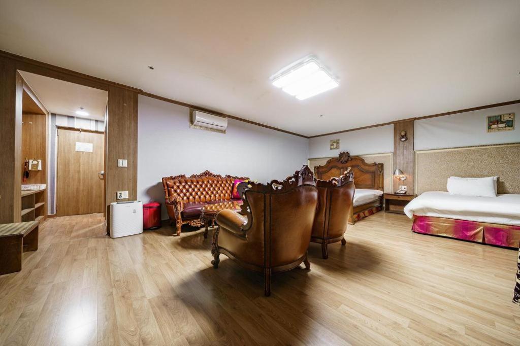 Hotel Olympic Чханвон Экстерьер фото