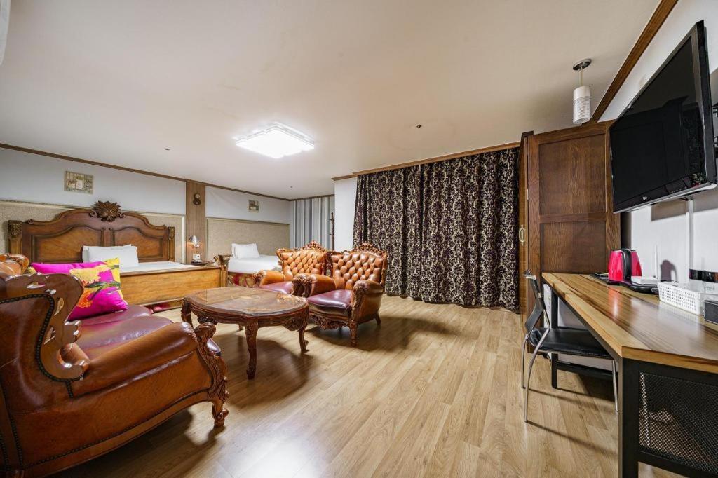 Hotel Olympic Чханвон Экстерьер фото