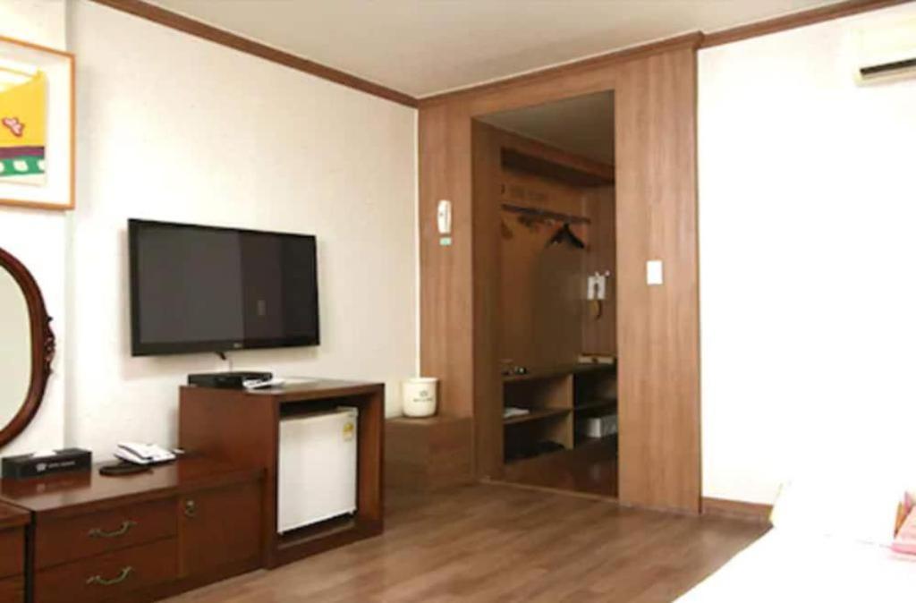 Hotel Olympic Чханвон Экстерьер фото