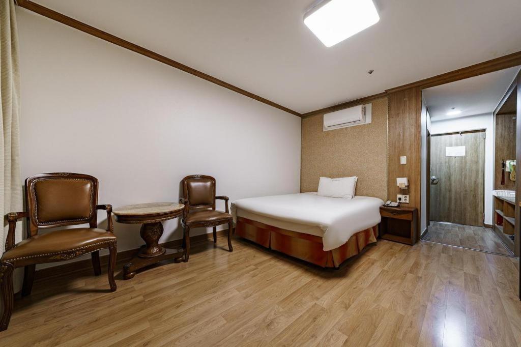 Hotel Olympic Чханвон Экстерьер фото