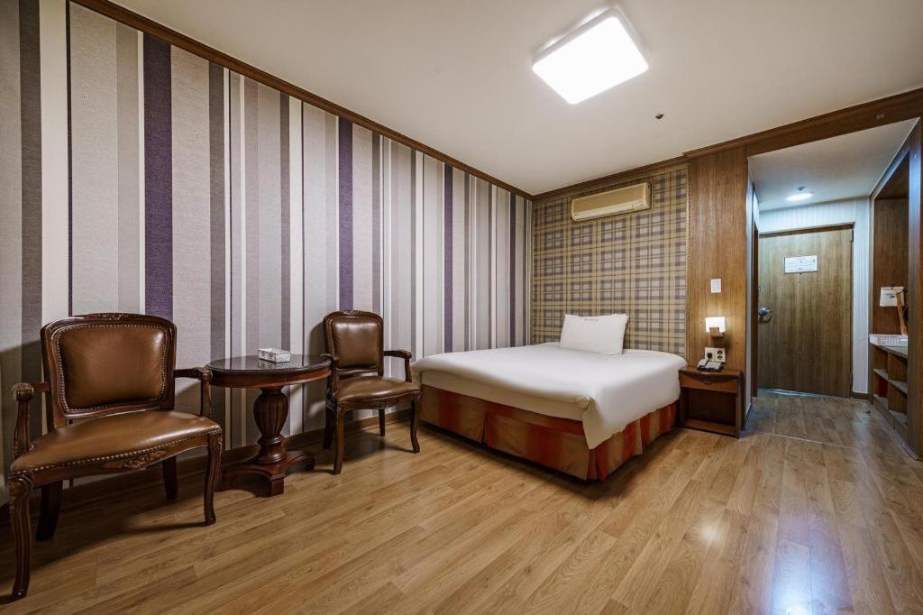 Hotel Olympic Чханвон Экстерьер фото