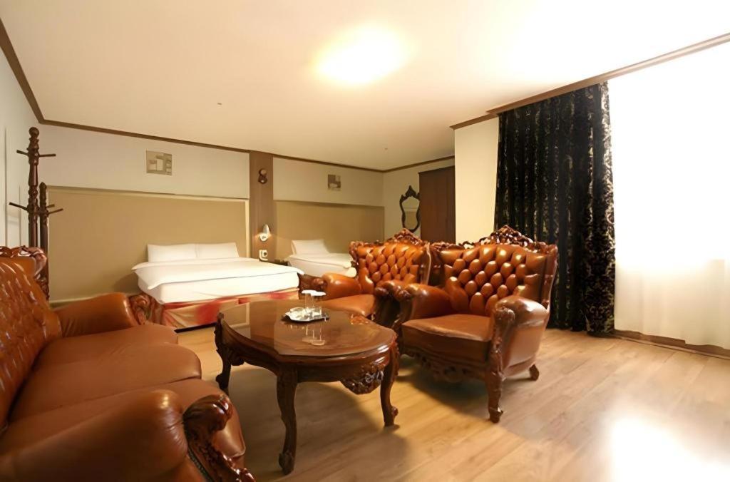 Hotel Olympic Чханвон Экстерьер фото