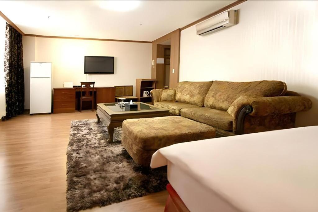 Hotel Olympic Чханвон Экстерьер фото